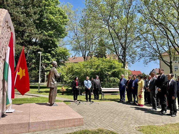 Hungarian people s love and admiration for Uncle Ho